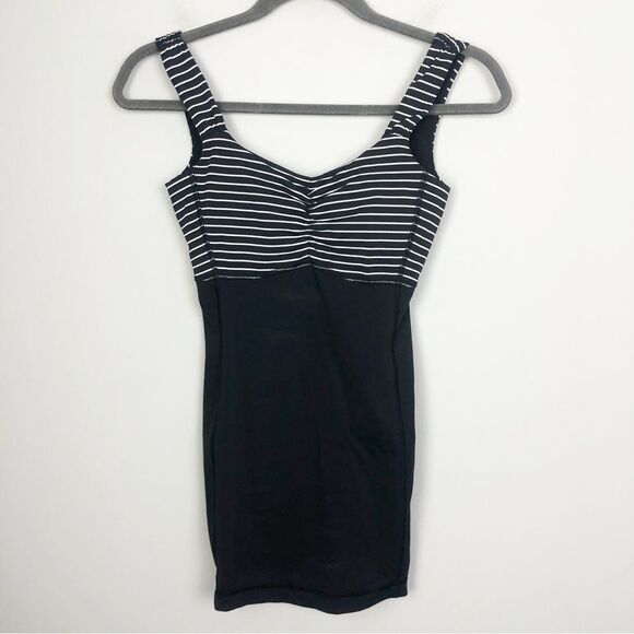LULULEMON ATHLETICA | Aria II Black & White Striped Long Tank Top Women’s Size 2 - Picture 2 of 8